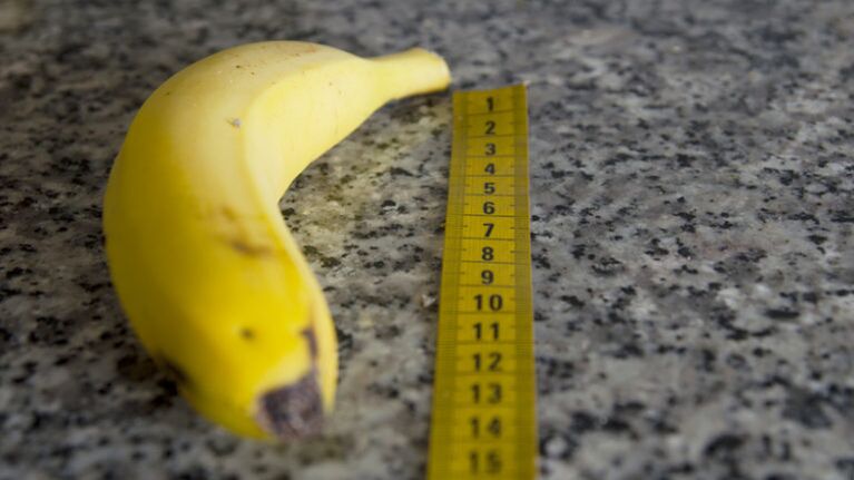 mjerenje penisa nakon povećanja glansa na primjeru banane